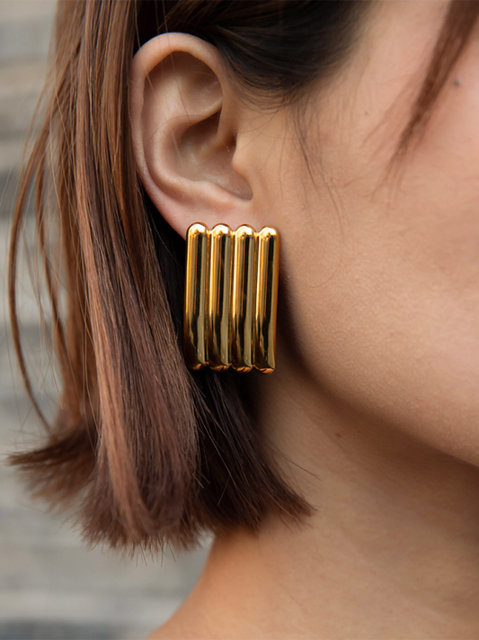 Simple gold striped earrings model ear